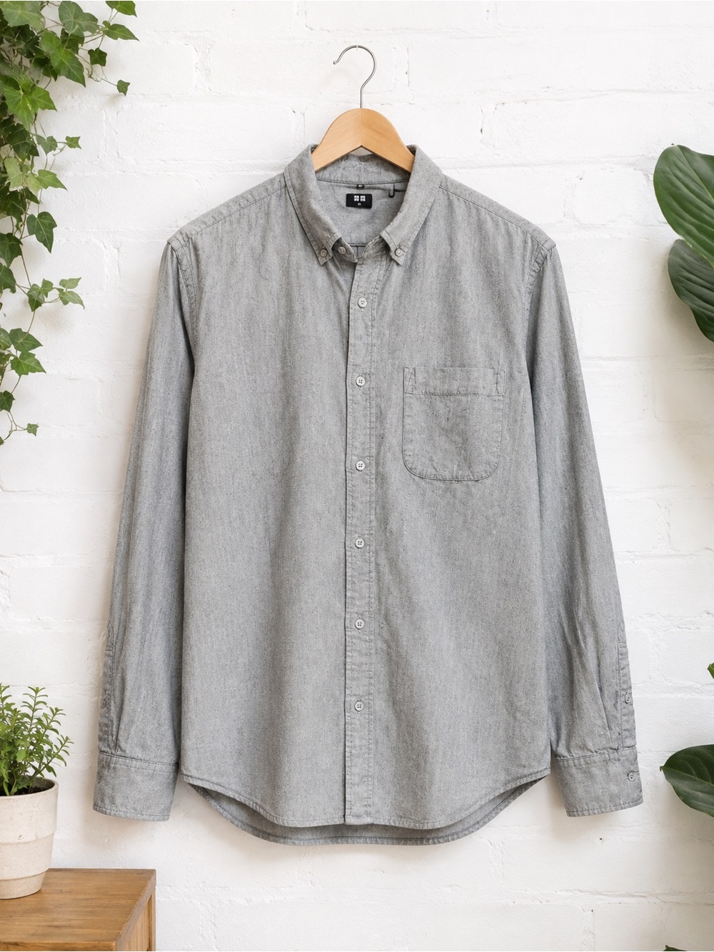 UNIQLO Men’s Medium Light Gray Long Sleeve Button Down Shirt Casual Pocket